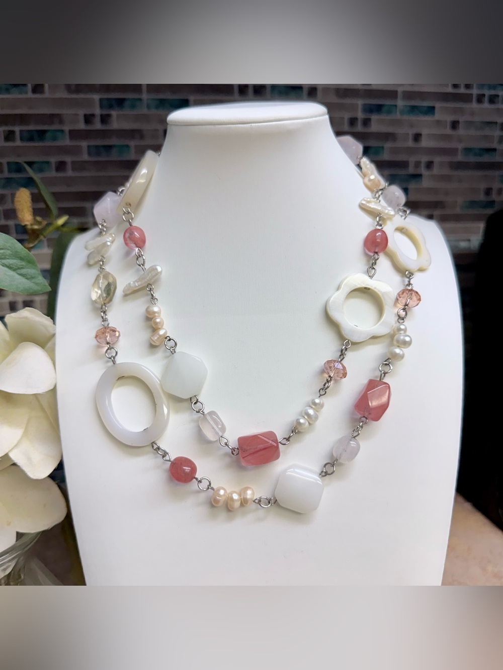 Premier Designs pink and silver tone necklace